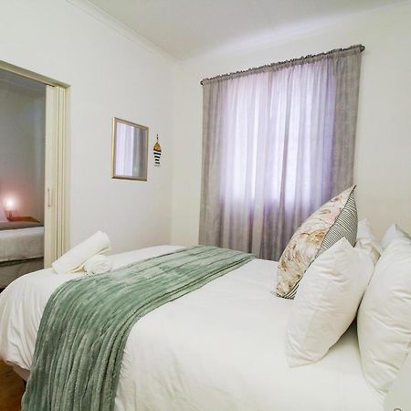 Schooner House Hotel Gansbaai Eksteriør billede